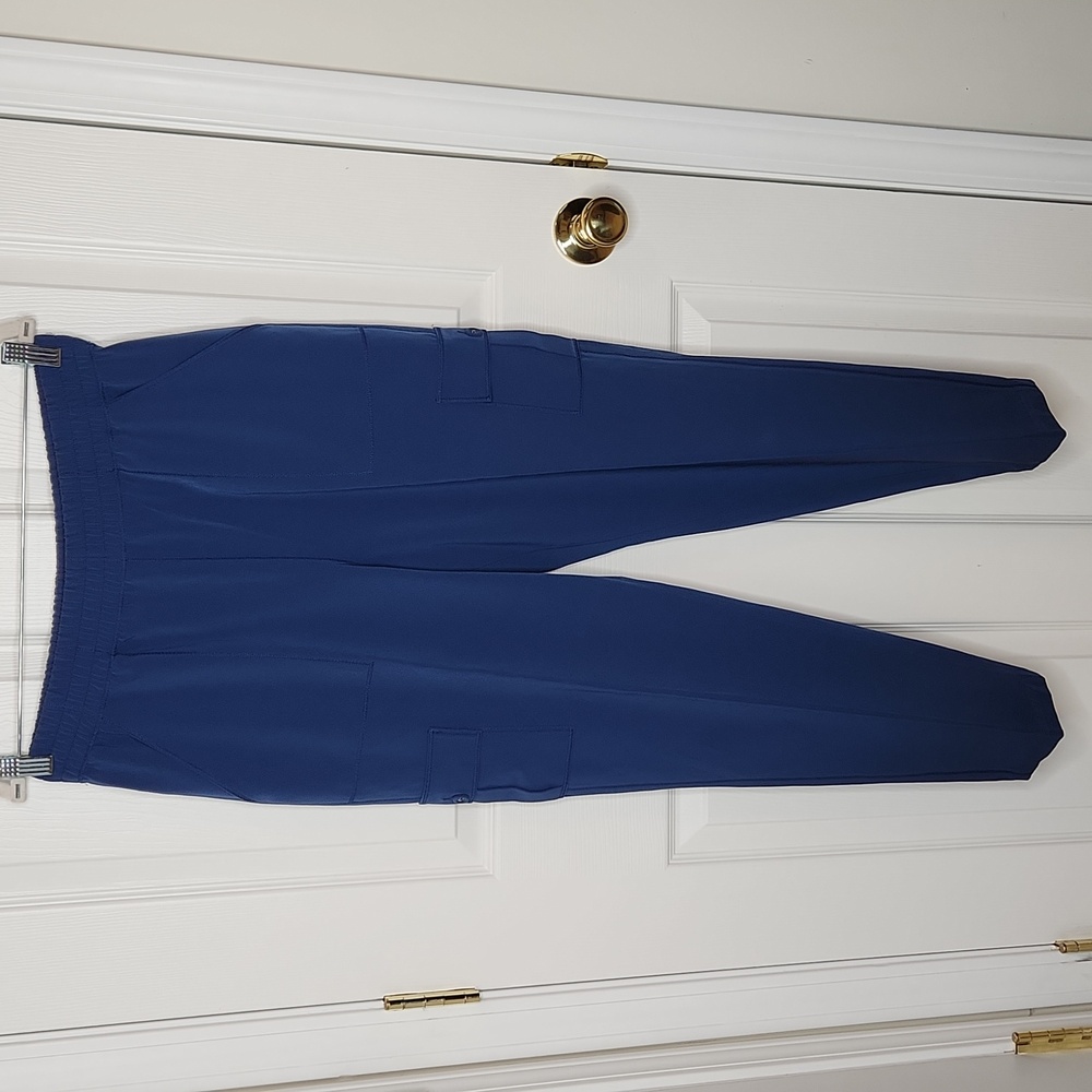 St. John cargo pullon pants navy size medium resortwear scrubs